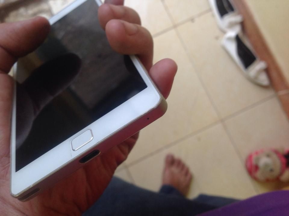 Bán hay giao lưu vega iron2 a910s trắng-vàng - 4