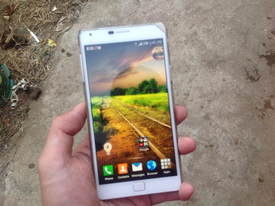 Bán hay giao lưu vega iron2 a910s trắng-vàng