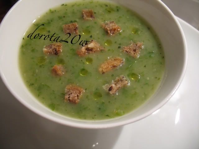 zielona zupa z sałaty i z cukinii