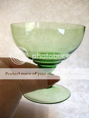 description a set of 6 lincoln green glass dessert bowls of an ample
